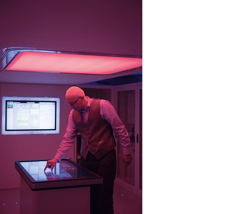 Alarme visuelle: l’éclairage programmable constitue l’un des composants centraux du smart home. Il peut également faire office de système d’alarme.