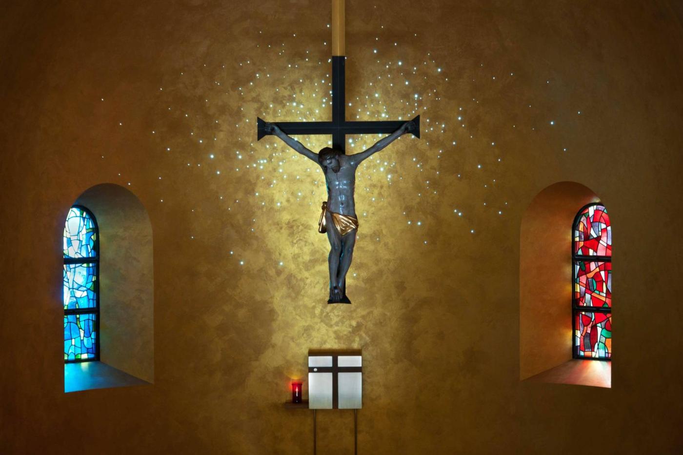 Le «Ciel étoilé 25.12.0000» scintille des feux de sa multitude de petits soleils.