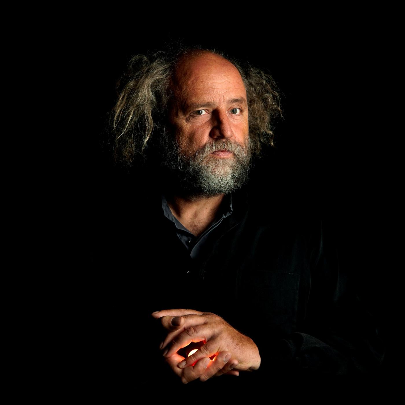 Daniel Schlaepfer, un artiste-chercheur, maître de la lumière.