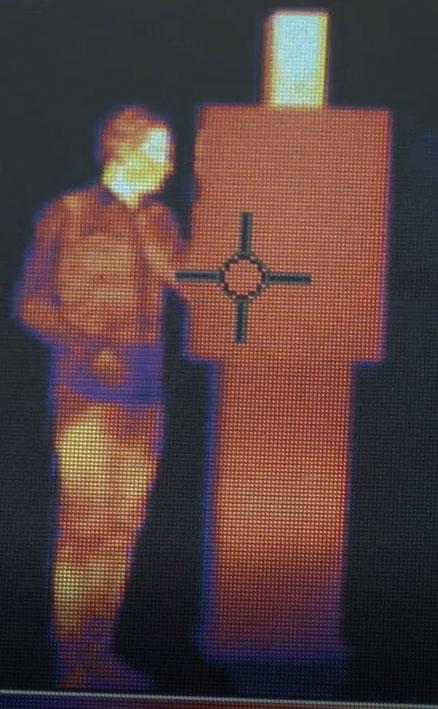<strong>Figure 1</strong> Distributions de température d’un être humain et d’un mannequin à l’échelle 1:1, enregistrées avec une caméra thermique.
