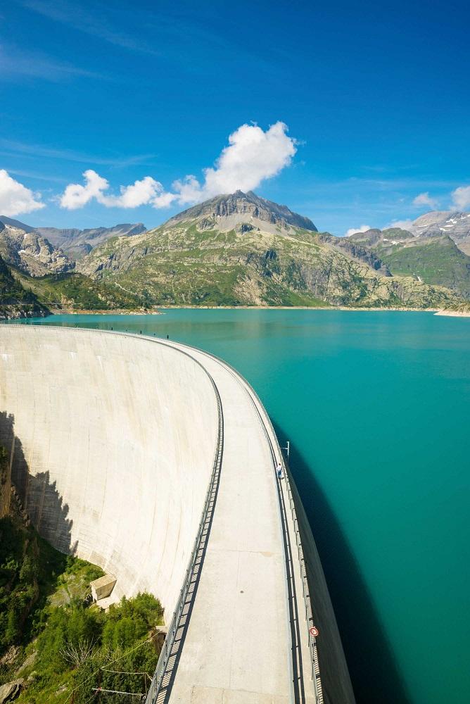 Les cantons des Grisons et du Valais souhaiteraient que la propriété des installations hydroélectriques situées sur leur territoire (photo: Émosson/VS) leur revienne une fois les concessions arrivées à leur terme.