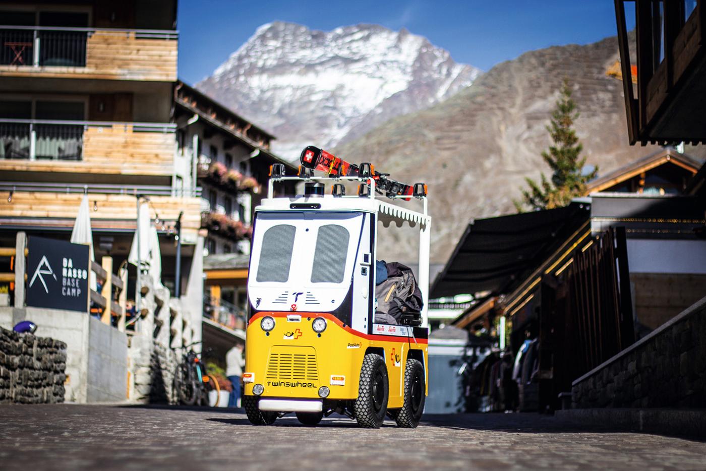 Mit dem Gepäckroboter, der bis zu 100 kg Gepäck transportieren kann, werden in Saas Fee bis Ende Oktober 2022 Versuche durchgeführt.