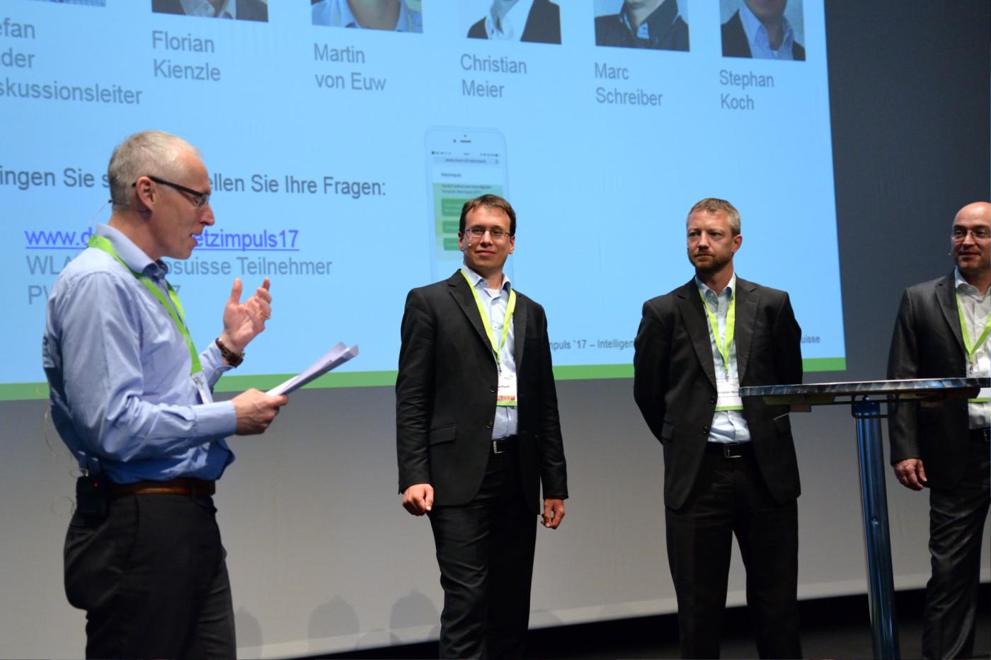 Stefan Linder moderierte die Podiumsdiskussion mit den Repräsentanten der unterschiedlichen Smart-Grid-Ansätze.