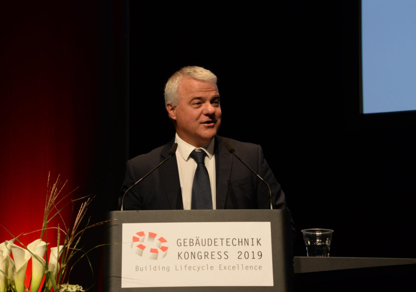 Adrian Altenburger eröffnet den Kongress.
