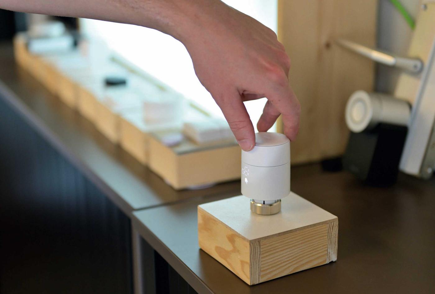 Cette commande pour radiateur peut être utilisée manuellement, mais aussi à distance par le système de gestion de l’énergie.