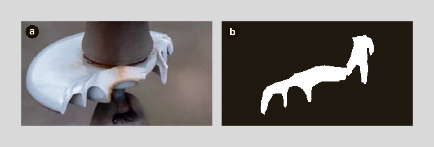 <b>a)</b> Gebrochenes Porzellan eines Kappenisolators und <b>b)</b> dessen Charakterisierung werden benutzt, um ein Erkennungsmodell für Anomalien zu trainieren.